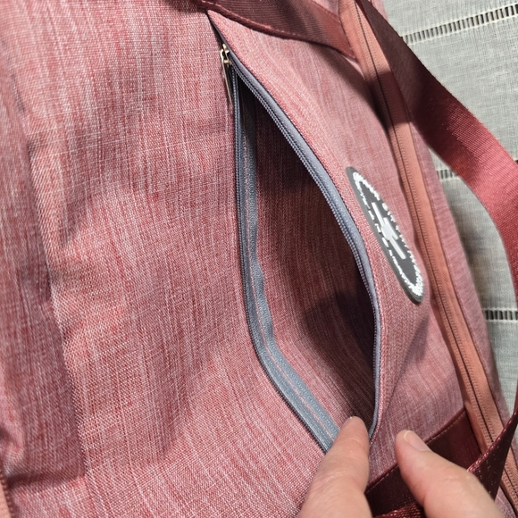 WEEKEND EIGHT TRAVEL BAG COOLER INSULATED LINED( 5 compartments) - Picture 7 of 15